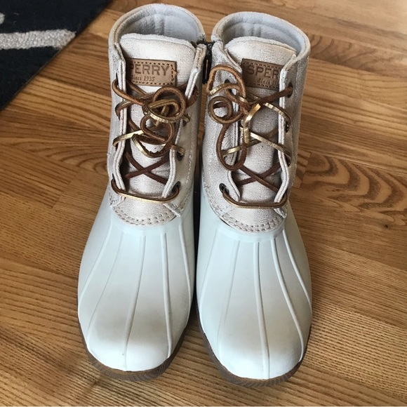 Sperry Shoes - Sperry Duck Boots Cream and Gold Womens Size 6.5 Winter White Waterproof Classy.